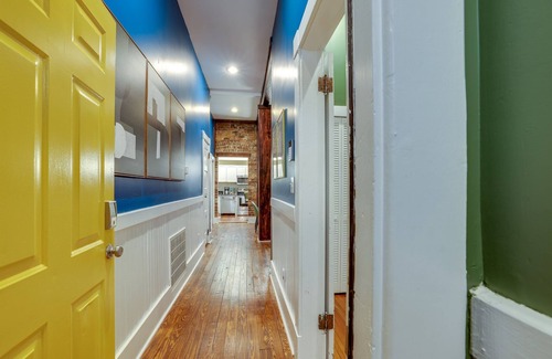 Historic Downtown Savannah House | Pet Friendly/Historic/Downtown/Bike or walk to Forsyth Park/Spacious