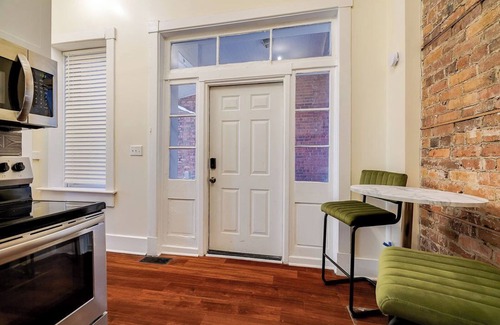 Historic Downtown Savannah House | Pet Friendly/Historic/Downtown/Bike or walk to Forsyth Park/Spacious