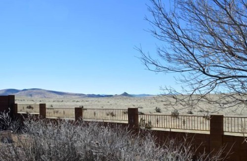View Point House | Pet Friendly House with Beautiful backyard views of Mountains and Wildlife!