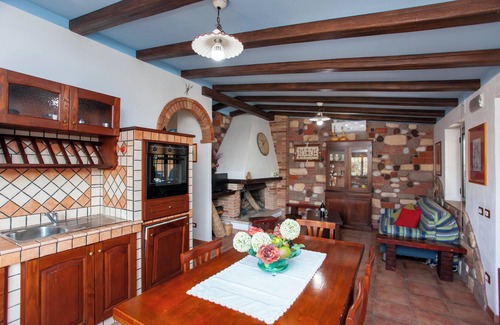Orosei Apartment | Pet-friendly Holiday Apartment "Tipica Casa di Campagna - Orosei" with Terrace & Shared Garden