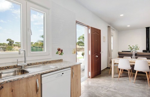 San Ambrosio House | Pet-Friendly Holiday Home "Villa Montenmedio - Juande"