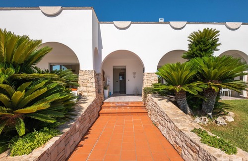 Alliste Villa | Pet-Friendly Holiday Home Villa ArKe with Shared Pool & Terrace