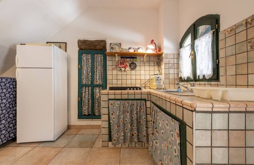 Carloforte House | Pet-Friendly Holiday Home Pescetti Bobba B with Mountain View & Garden