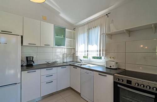 Smokvica House | Pet friendly home in Brna with kitchen