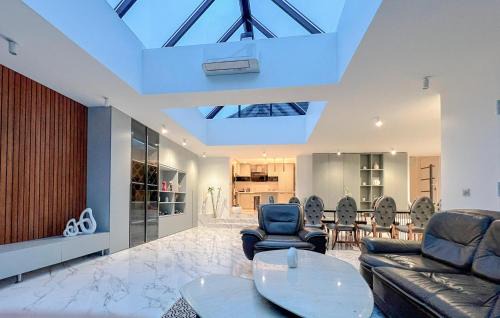 Gouvieux House | Pet Friendly Home In Gouvieux