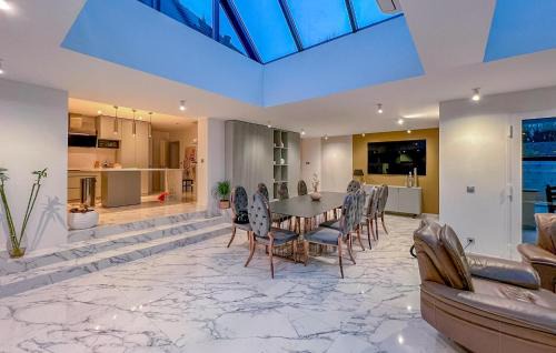 Gouvieux House | Pet Friendly Home In Gouvieux