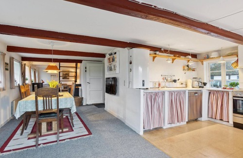 Helsned House | Pet friendly home in Humble with WiFi
