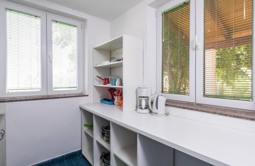 Mali Vareski House | Pet friendly home in Peruski with WiFi