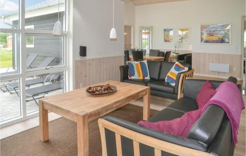 Skjern House | Pet Friendly Home In Skjern With Kitchen