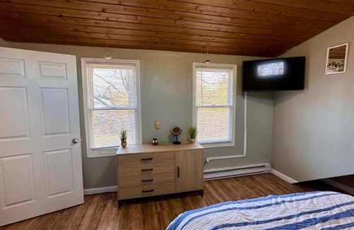 Poughkeepsie House | Pet friendly Home in Poughkeepsie- Hot Tub- Private cook experience option