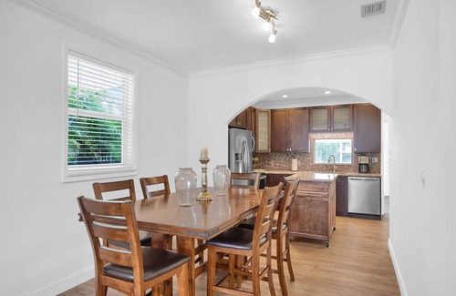 Marathon House | Pet Friendly Home on the Canal