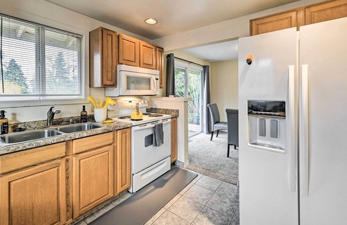 Edmonds House | Pet-Friendly Home w/ Yard ~ 1 Mi to Beach!
