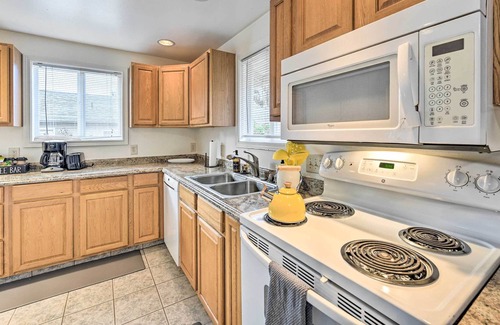 Edmonds House | Pet-Friendly Home w/ Yard ~ 1 Mi to Beach!