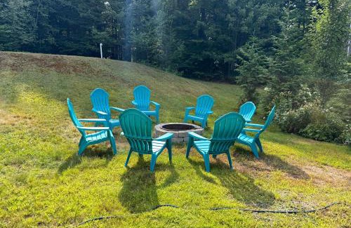 Conway House | Pet-Friendly Home with Hot Tub Near Cranmore!
