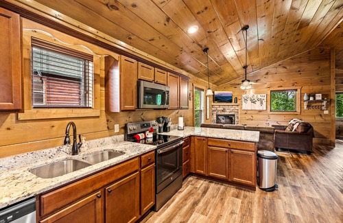 Pigeon Forge House | Pet Friendly! Hot Tub | Game Room | Pool | Resort