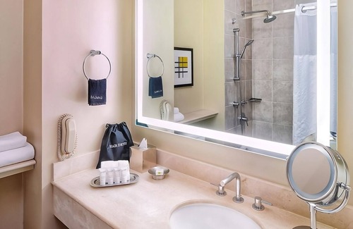 Redwood Shores House | Pet-Friendly Hotel with Lagoon and Mountain View, Outdoor Swimming Pool!