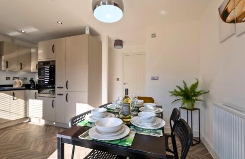 Twigworth House | Pet friendly house by KBS StayHub Short Lets & Serviced Accommodation Innsworth with parking