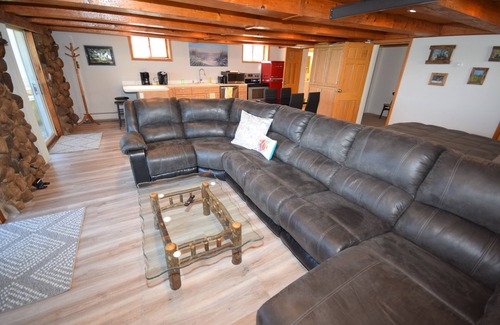 Lake Fenton House | Pet friendly house on all sports Lake Fenton, minutes away from downtown.
