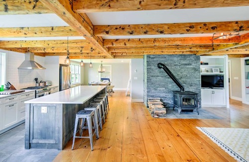 Stowe House | Pet-Friendly House with Deck - 10 Mi to Stowe Mtn!