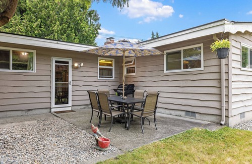 White Center House | Pet Friendly, Huge Fenced-in Yard. West Seattle Location