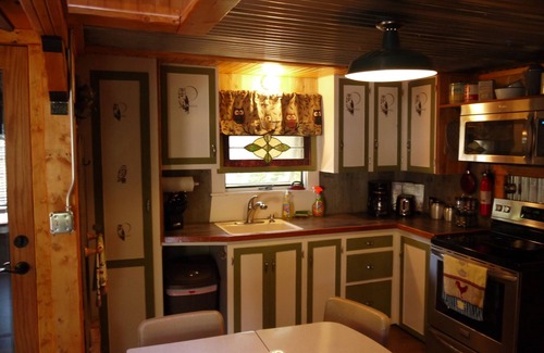 North Conway Apartment | Pet Friendly In town location with a cabin feel