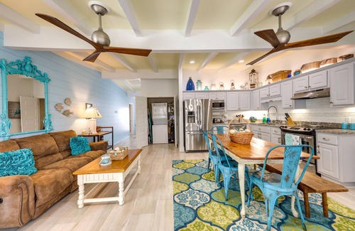 Jekyll Island Condo | Pet-Friendly Jekyll Island Abode - Walk to Beach!