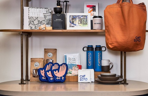 Cole Apartment | Pet Friendly + Junior Studio | Rooftop Views & Bar