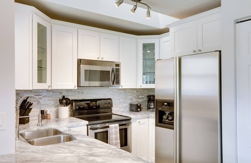 North Palm Beach Heights House | Pet-Friendly Jupiter Townhome, 6 Mi to Beaches!