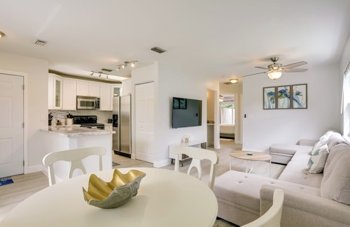 North Palm Beach Heights House | Pet-Friendly Jupiter Townhome, 6 Mi to Beaches!