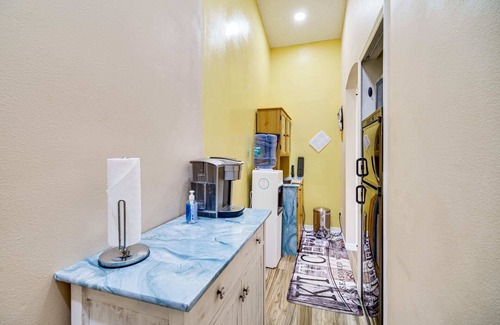 Vero Lake Estates House | Pet Friendly l HotTub l Beach 8 mi l Sebastian 7mi l Bass Fishing nBoating Swim