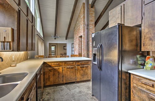 Athens House | Pet-Friendly Lake Athens Home w/Fireplace!