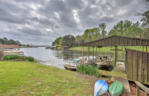 Athens House | Pet-Friendly Lake Athens Home w/Fireplace!