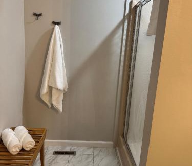 Dresden House | Pet Friendly* Lake House with King Master Suite