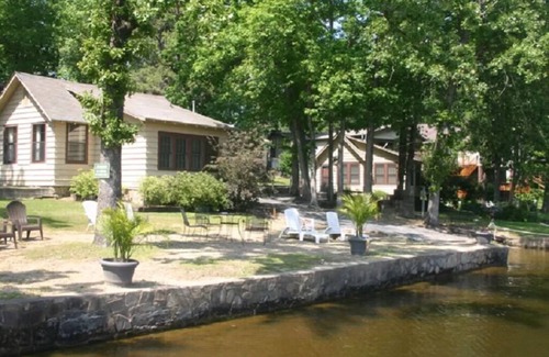 Mid America Cottage | Pet Friendly Large One Bedroom Cottage (#4) At The Water's Edge