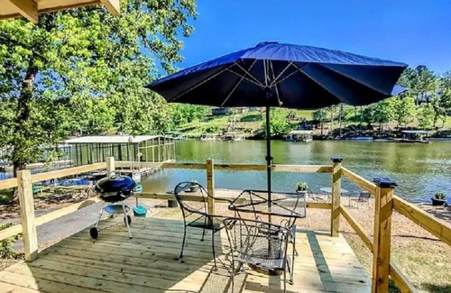 Mid America Cottage | Pet Friendly Large One Bedroom Cottage (#4) At The Water's Edge