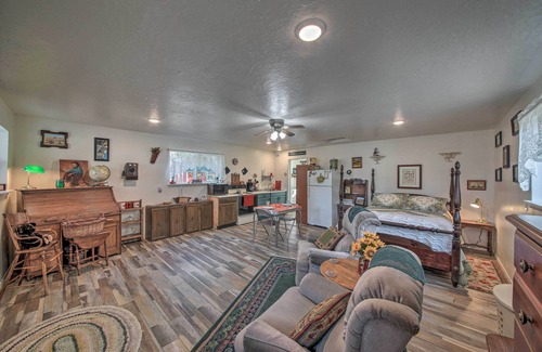 Libby Apartment | Pet-Friendly Libby Cottage w/Mountain Views!