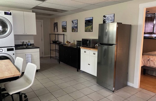 Black Mountain House | PET FRIENDLY! Licensed Bed and Breakfast.