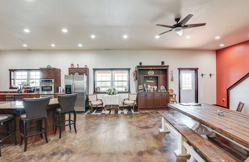 Lingle House | Pet-Friendly Lingle Ranch w/Deck on 60 Acres!