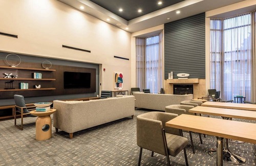 Richardson Hotel | Pet-Friendly Lodge! FREE Parking, Swimming Pool, Close to Breckinridge Park!