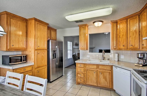 Lubbock House | Pet-Friendly Lubbock Home w/Yard - 6 Mi to TTU