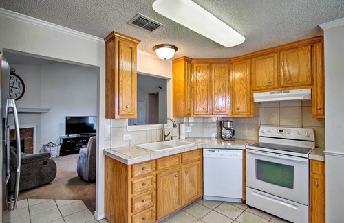 Lubbock House | Pet-Friendly Lubbock Home w/Yard - 6 Mi to TTU