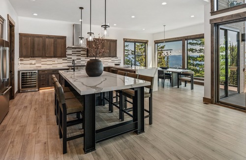 Sandpoint House | Pet Friendly Luxe Home w/Hot Tub - Sleeps 12