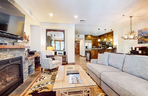 Woodwinds House | Pet-Friendly Luxury, On Golf Course. Gas Grill, Private Hot tub, Quiet
