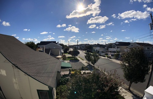 Avalon House | Pet Friendly Luxury Home! Near Beach, Dining, Shops, and Entertainment!