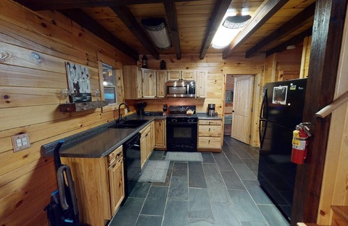 Logan Cabin | Pet Friendly Luxury Log Cabin in Hocking Hills secluded with Hot Tub and Pond
