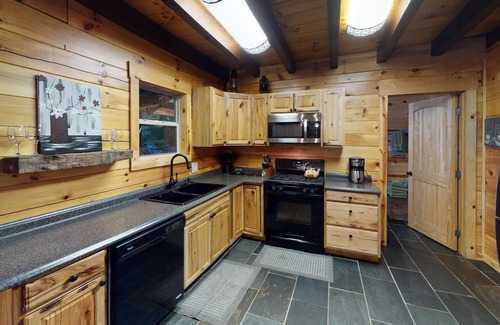 Logan Cabin | Pet Friendly Luxury Log Cabin in Hocking Hills secluded with Hot Tub and Pond