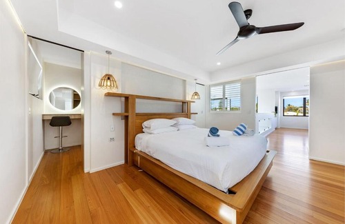 Buddina House | Pet friendly Luxury stay walk to beach