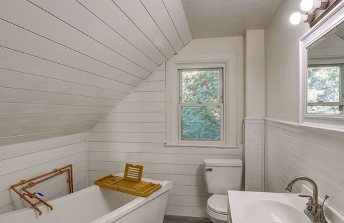 Blooming Prairie House | Pet-Friendly Minnesota Farm House w/ Fire Pit!