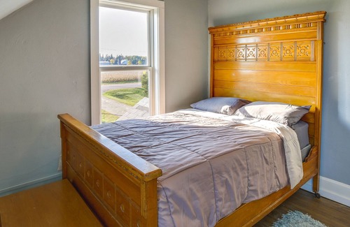 Blooming Prairie House | Pet-Friendly Minnesota Farm House w/ Fire Pit!