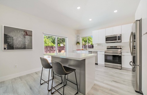 Country Walk House | Pet-Friendly Miami Oasis with Pool & BBQ